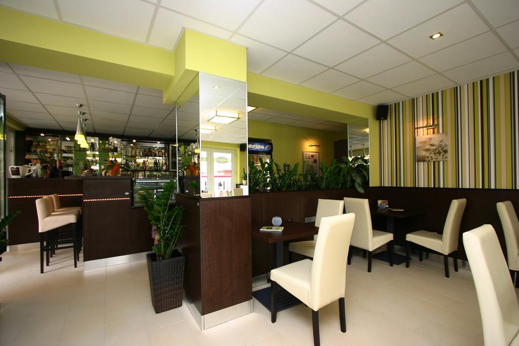 Cafe Relax Apartments Hévíz Eksteriør bilde